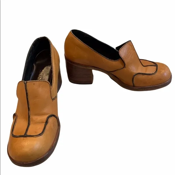 Vintage Chandlers Heeled Exposed Seam Loafers