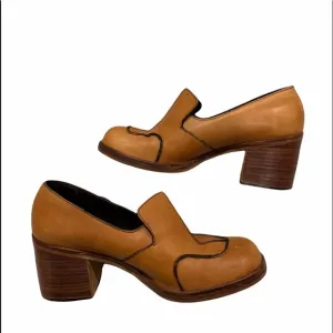 Vintage Chandlers Heeled Exposed Seam Loafers