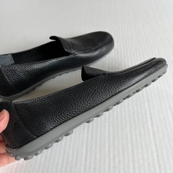 Vionic Black Leather Loafer Slip On Flats Rubber Sole Arc Support Shoes Size 7.5