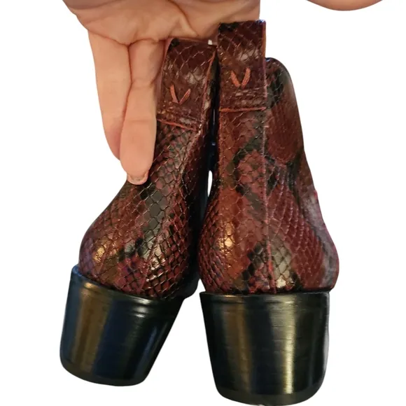 Vionic Clara Boa Red Snake Print Ankle Boots Sz 7.5 New