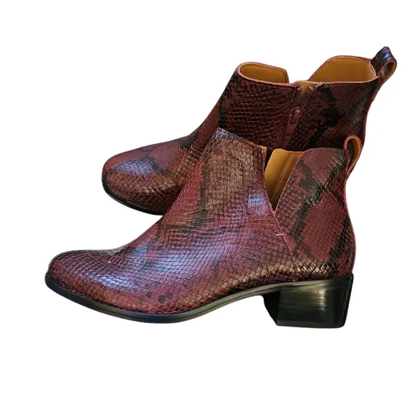 Vionic Clara Boa Red Snake Print Ankle Boots Sz 7.5 New