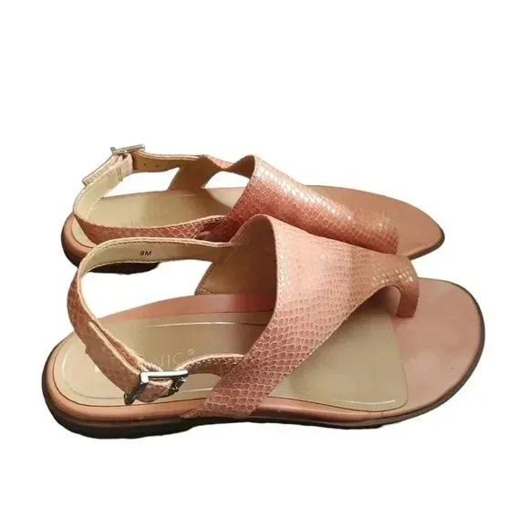 Vionic Ella Toe Loop Sandal in blooming Dahlia leather