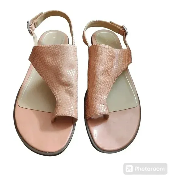 Vionic Ella Toe Loop Sandal in blooming Dahlia leather