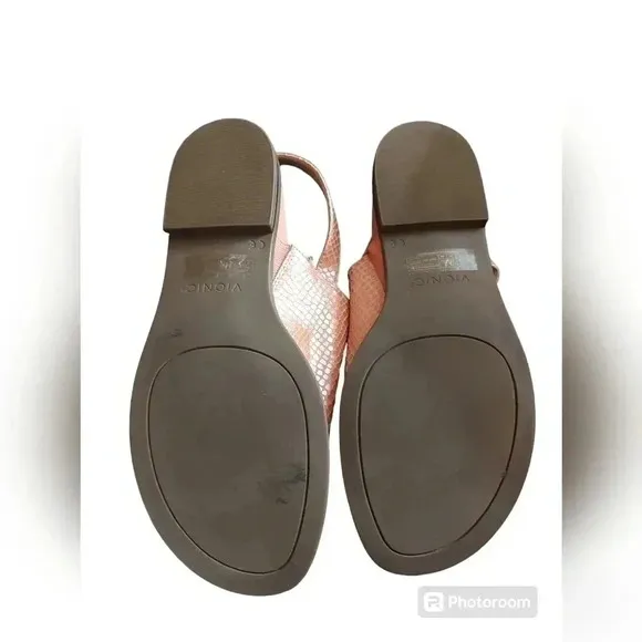 Vionic Ella Toe Loop Sandal in blooming Dahlia leather