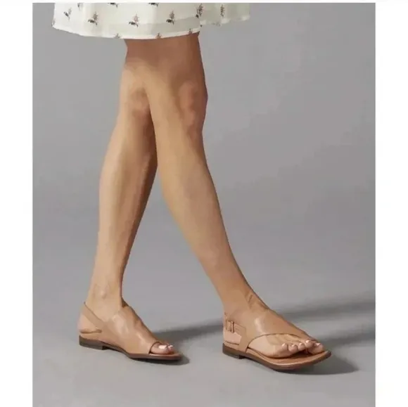 Vionic Ella Toe Loop Sandal in blooming Dahlia leather