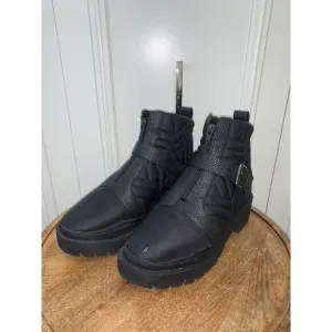 Vionic Janara Women's Black Quilted Ankle‎ Boots Size 9 Water Repellent