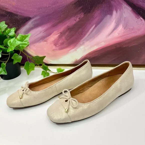 Vionic Klara Ballet Flat in Gold Size 10
