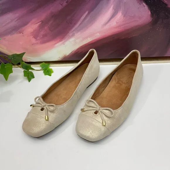 Vionic Klara Ballet Flat in Gold Size 10