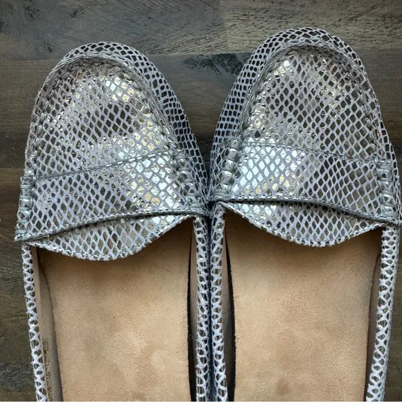 Vionic Larrun Silver Metallic Loafers Women's Size 6.5 Wide Comfort Slip On