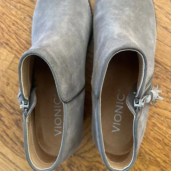 Vionic Serena Kid Suede Leather Ankle Boots Sz 5 Side Zip Closure Tassel Detail