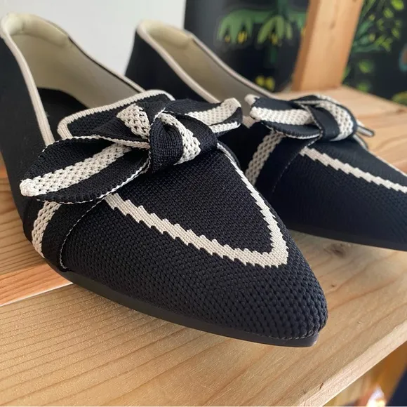 Vivaia Black Cream Pointed-Toe Bow Michelle 2.0 Loafers