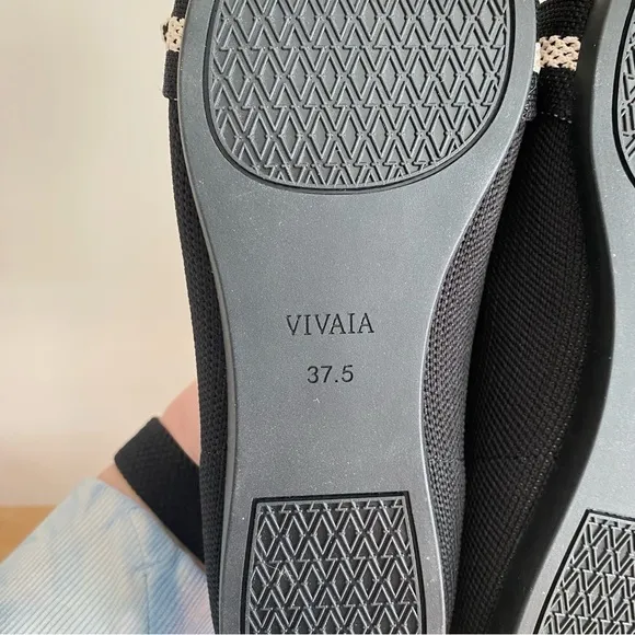Vivaia Black Cream Pointed-Toe Bow Michelle 2.0 Loafers