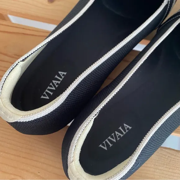 Vivaia Black Cream Pointed-Toe Bow Michelle 2.0 Loafers
