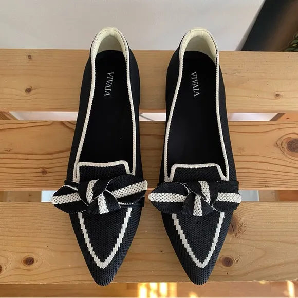 Vivaia Black Cream Pointed-Toe Bow Michelle 2.0 Loafers