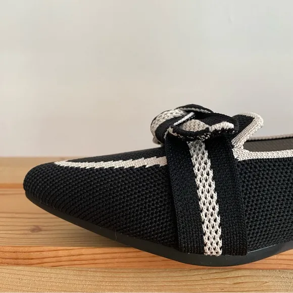 Vivaia Black Cream Pointed-Toe Bow Michelle 2.0 Loafers