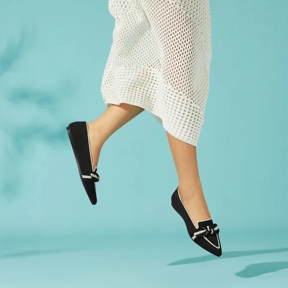 Vivaia Black Cream Pointed-Toe Bow Michelle 2.0 Loafers