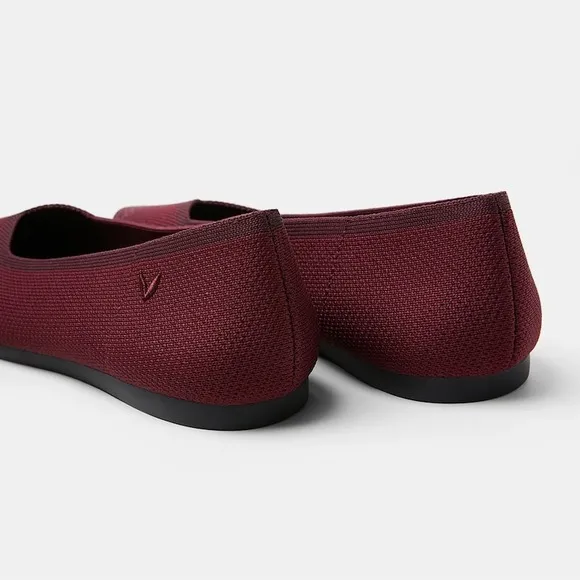 Vivaia Pointed-Toe Flats V-cuts Knit Slip On flats Burgundy Size7.5 EUR38.5