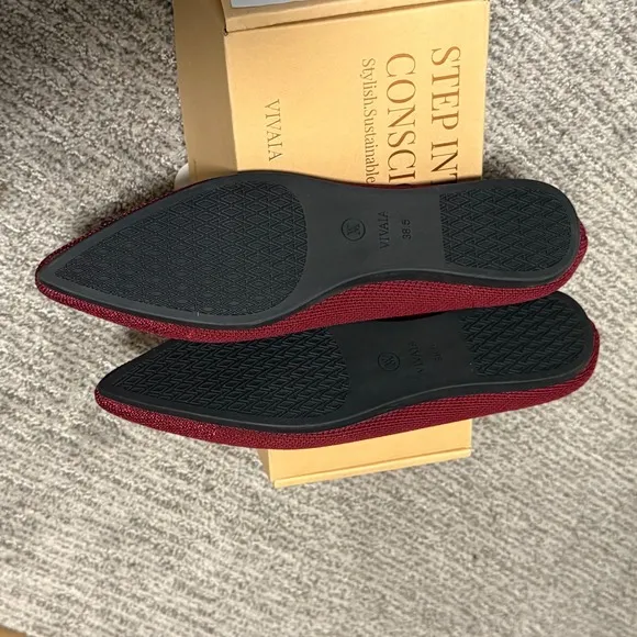 Vivaia Pointed-Toe Flats V-cuts Knit Slip On flats Burgundy Size7.5 EUR38.5