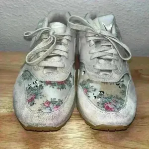 Women's Nike Air Max 1 Floral Desert Sand Camo Sneakers - Size 7.5,