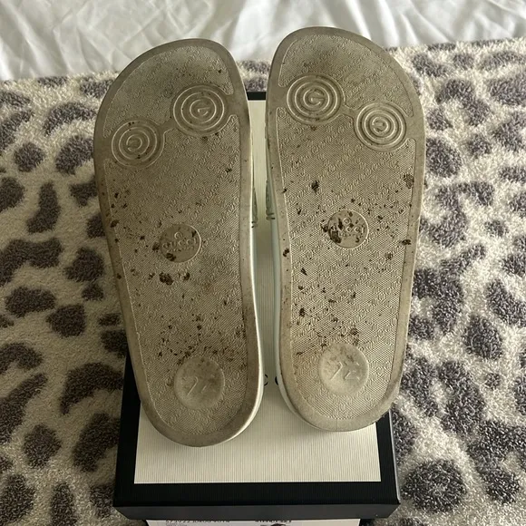 Women’s Signature rubber Gucci GG slides with box